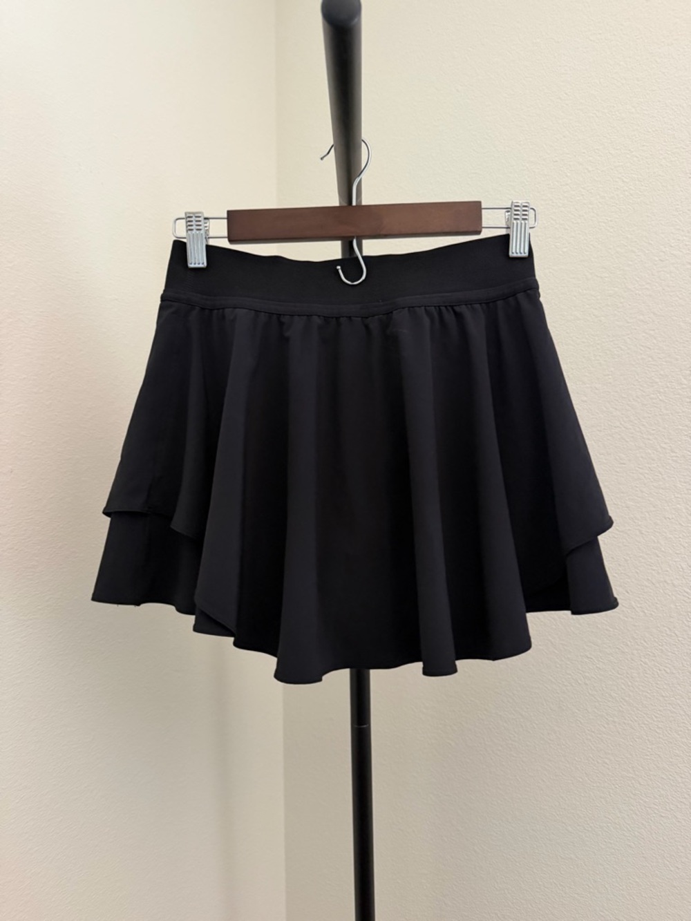 lululemon athletica Women's Black court rival high rise Skirt Sz 4 - Picture 3 of 4